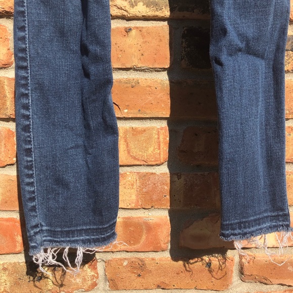 HOLLISTER MEDIUM WASH RIPPED JEANS - Picture 4 of 8